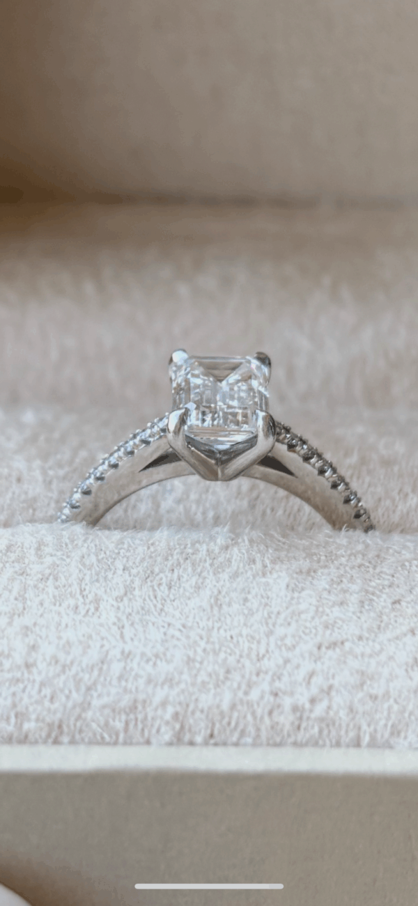 IGI 1.89 Carat D VVS2 Emerald Lab Grown Diamond Ring - Image 2