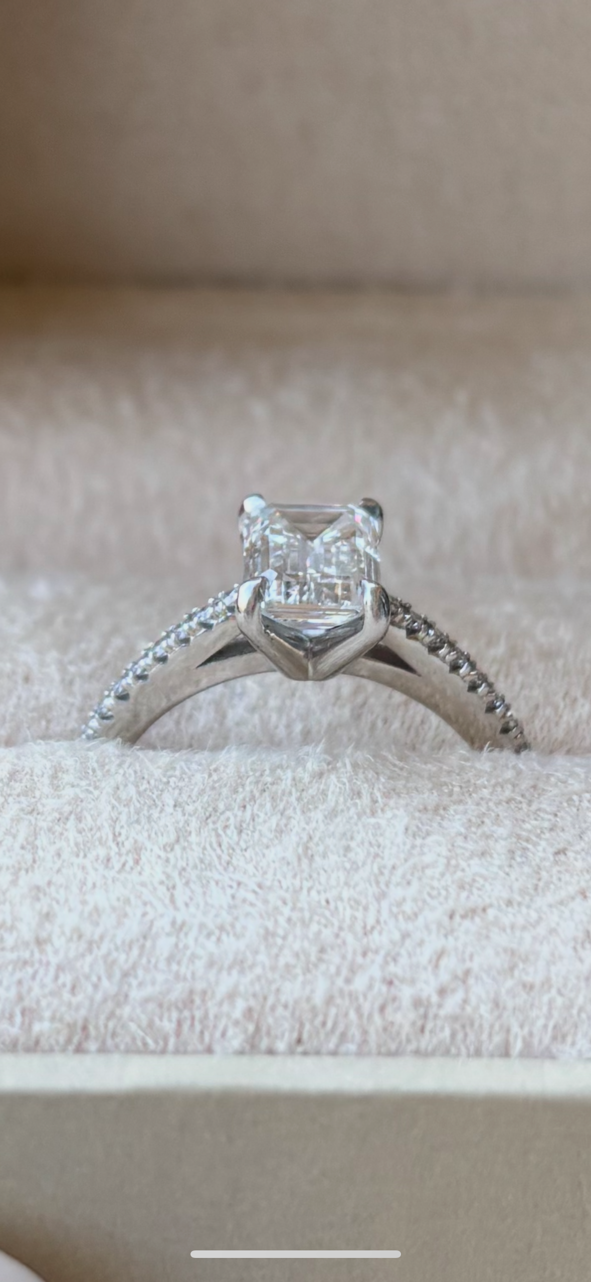 IGI 1.89 Carat D VVS2 Emerald Lab Grown Diamond Ring - Image 2