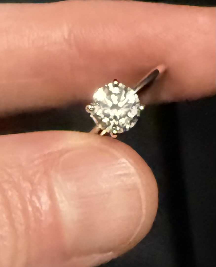 IGI 1.05 Carat D VVS2 Cushion Lab Grown Diamond Ring - Image 1