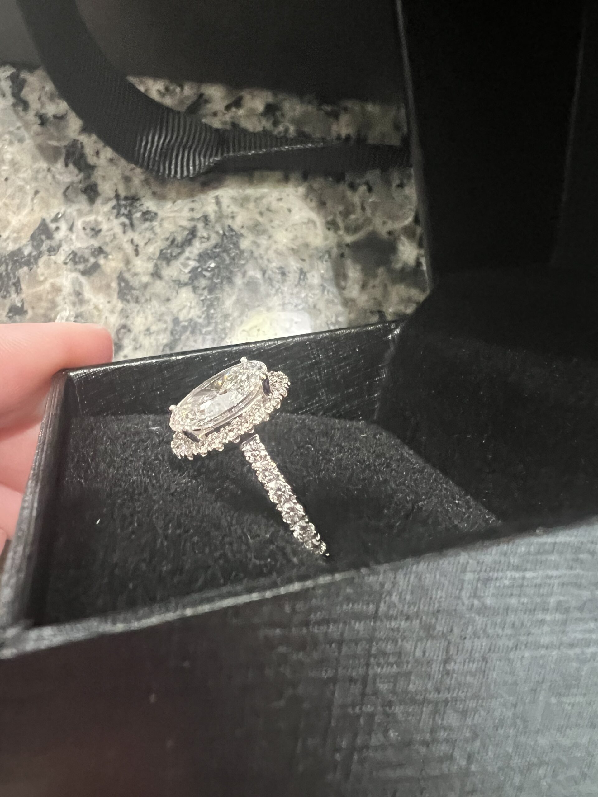 IGI 4 Carat F VS1 Oval Lab Grown Diamond Ring - Image 6