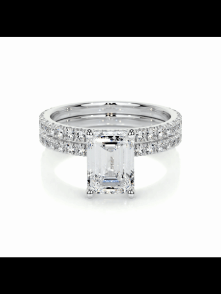 IGI 2.12 Carat E VVS2 Emerald Lab Grown Diamond Ring