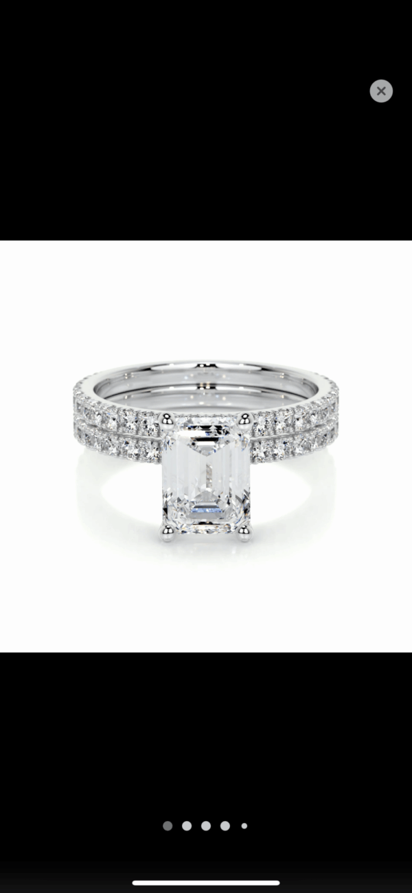 IGI 2.12 Carat E VVS2 Emerald Lab Grown Diamond Ring - Image 1