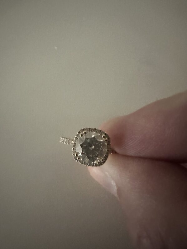 IGI 1.56 Carat F VS1 Round Lab Grown Diamond Ring - Image 3