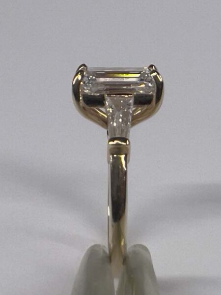 IGI 2.92 Carat G VVS2 Emerald Lab Grown Diamond Ring - Image 10
