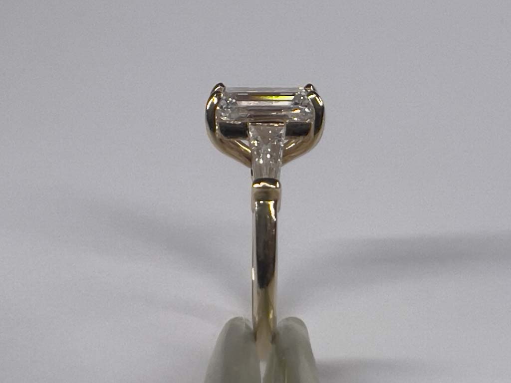 IGI 2.92 Carat G VVS2 Emerald Lab Grown Diamond Ring - Image 10