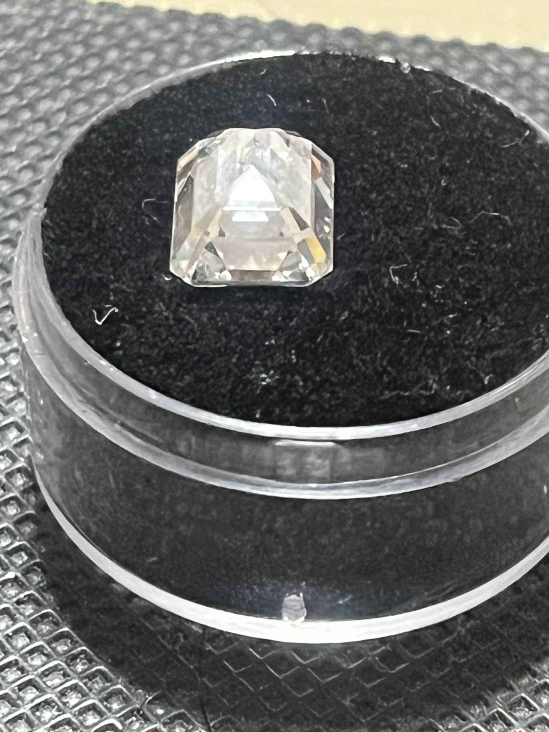 IGI 4.09 Carat G VS2 Emerald Lab Grown Diamond Loose Diamond - Image 3