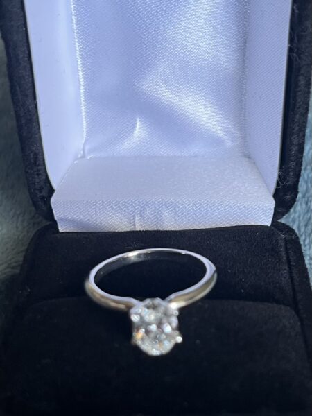 IGI 1.16 Carat F VS1 Oval Lab Grown Diamond Ring