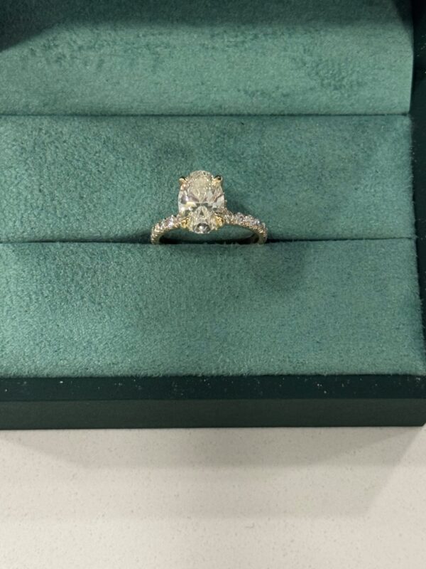 Not Sure/Unknown 2.08 Carat E VS1 Oval Lab Grown Diamond Ring - Image 5