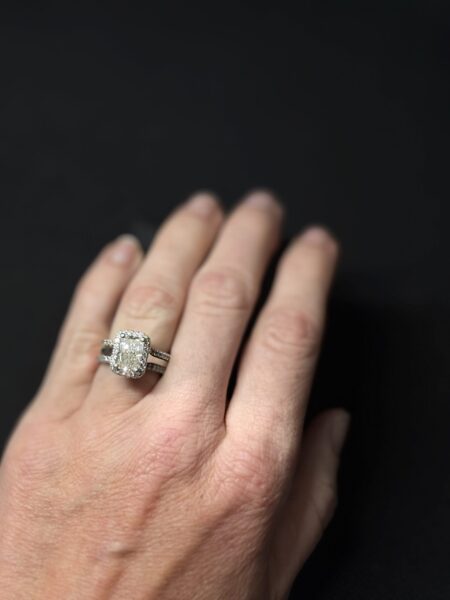 Not Sure/Unknown 2.45 Carat H VS1 Radiant Lab Grown Diamond Ring