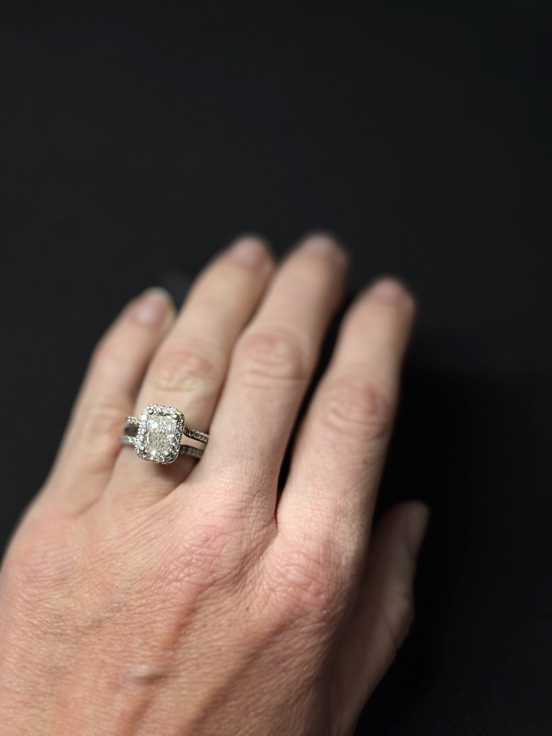 Not Sure/Unknown 2.45 Carat H VS1 Radiant Lab Grown Diamond Ring - Image 1