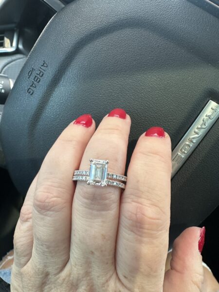 IGI 2.12 Carat E VVS2 Emerald Lab Grown Diamond Ring - Image 2