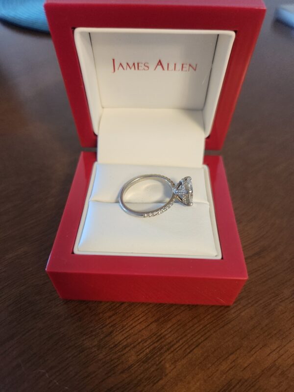 IGI 2.23 Carat F VVS2 Oval Lab Grown Diamond Ring - Image 4