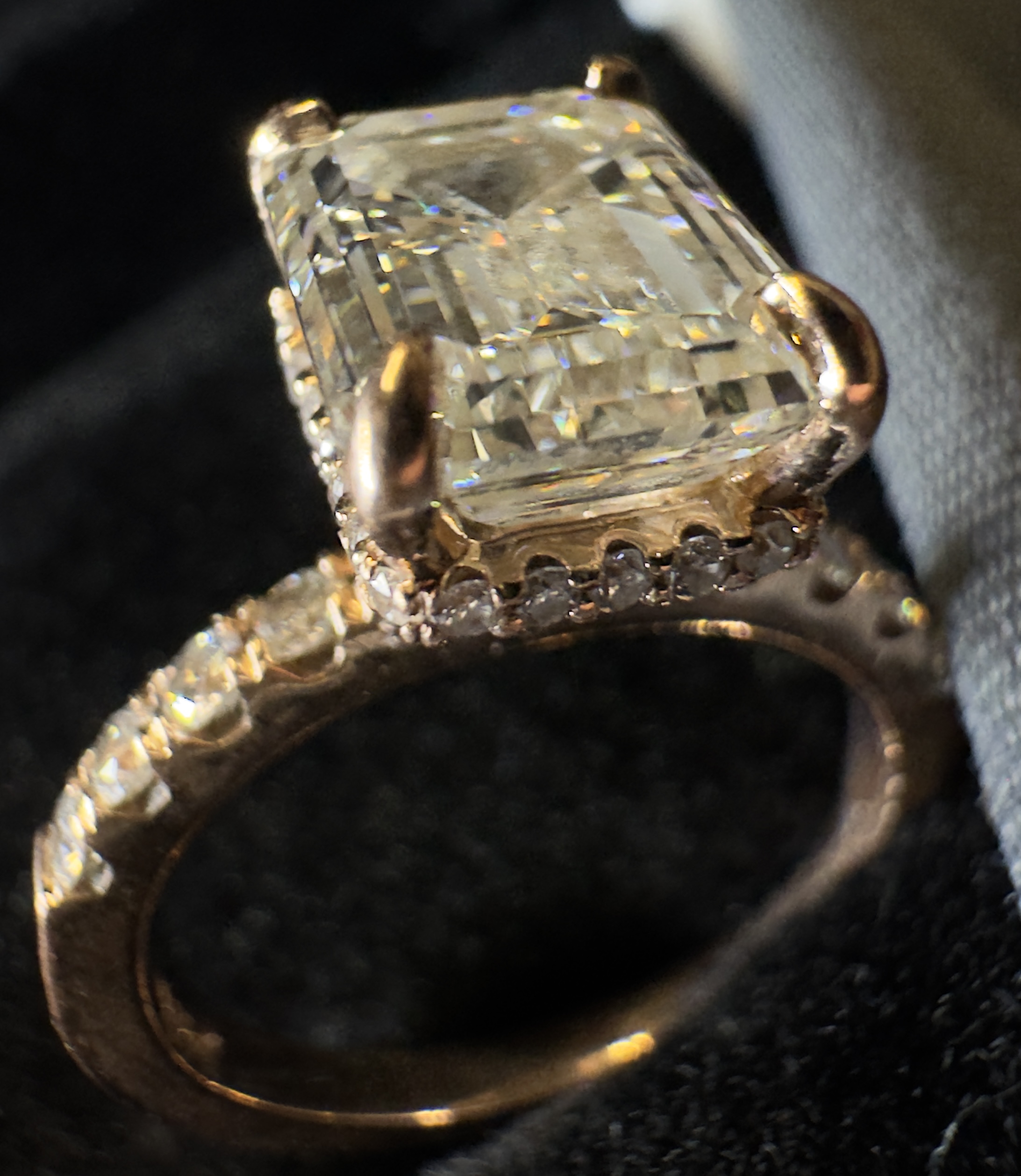 Not Sure/Unknown 3.01 Carat J VS1 Emerald Natural Diamond Diamond Ring - Image 4