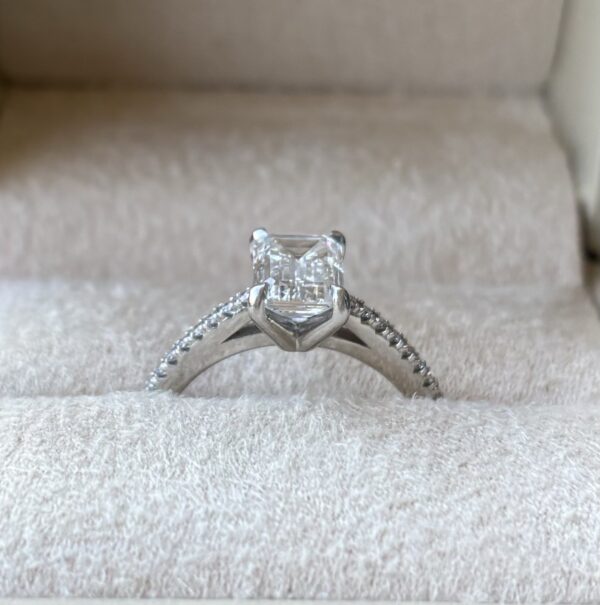 IGI 1.89 Carat D VVS2 Emerald Lab Grown Diamond Ring - Image 7