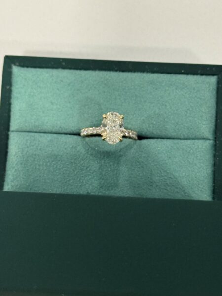 Not Sure/Unknown 2.08 Carat E VS1 Oval Lab Grown Diamond Ring - Image 4