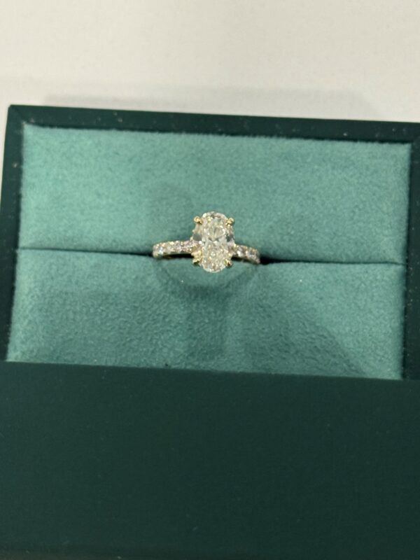 Not Sure/Unknown 2.08 Carat E VS1 Oval Lab Grown Diamond Ring - Image 4