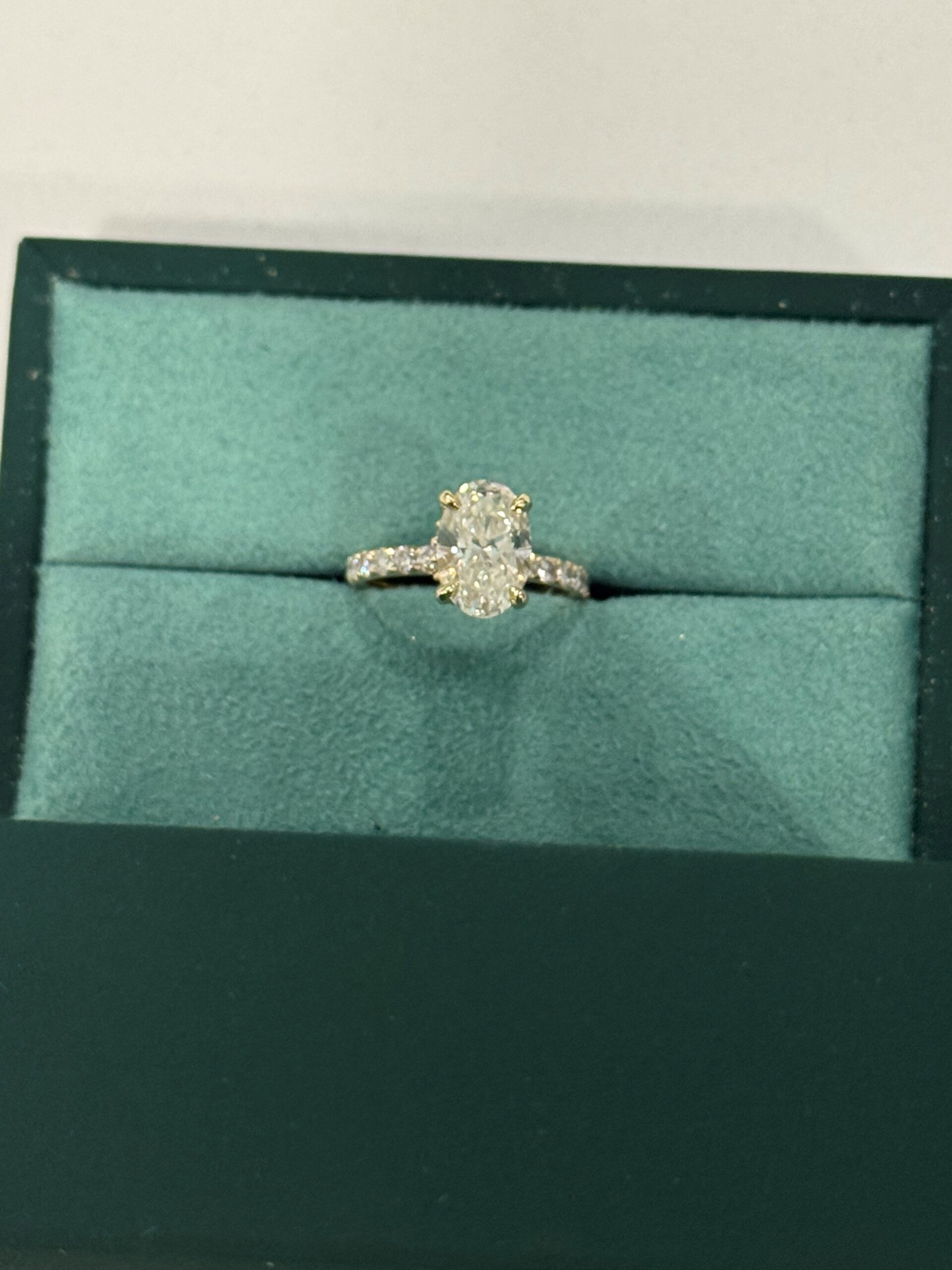 Not Sure/Unknown 2.08 Carat E VS1 Oval Lab Grown Diamond Ring - Image 4