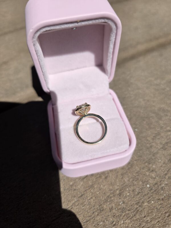 IGI 2.50 Carat E VS1 Pear Lab Grown Diamond Ring - Image 4
