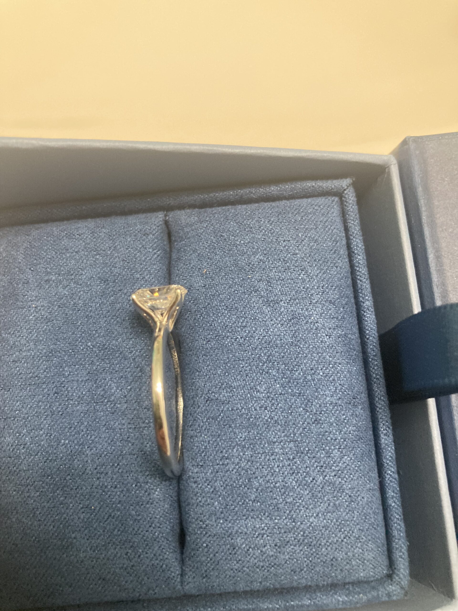 GCAL 1 Carat G VS1 Oval Lab Grown Diamond Ring - Image 4