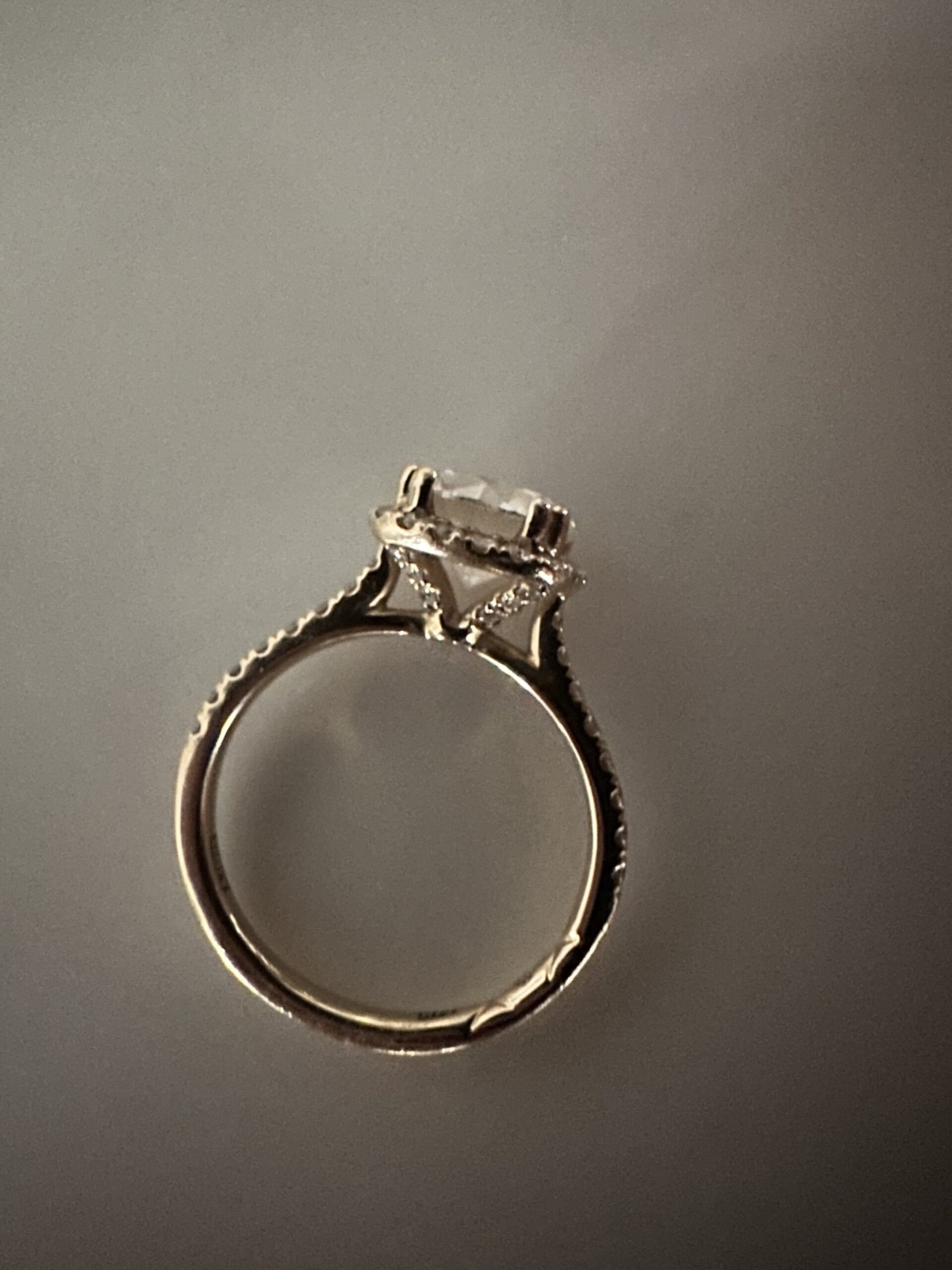 IGI 1.56 Carat F VS1 Round Lab Grown Diamond Ring - Image 2
