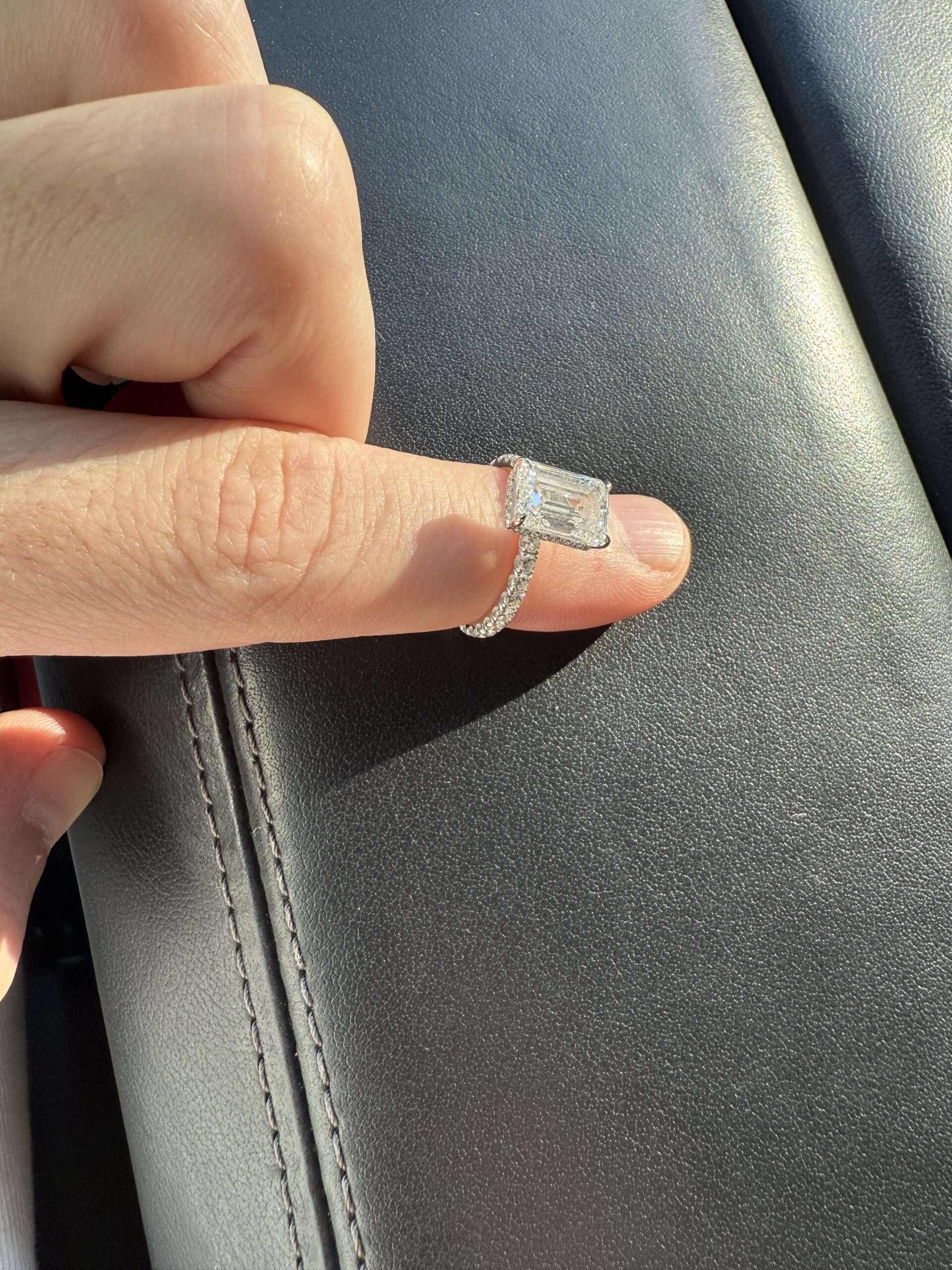 IGI 3.33 Carat E VS1 Emerald Lab Grown Diamond Ring - Image 3