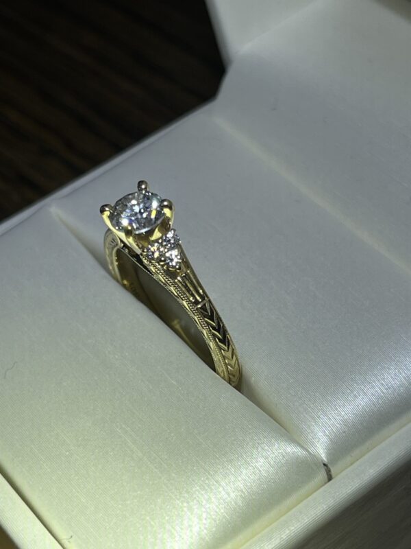 Not Sure/Unknown 0.72 Carat G VS1 Round Natural Diamond Diamond Ring - Image 5