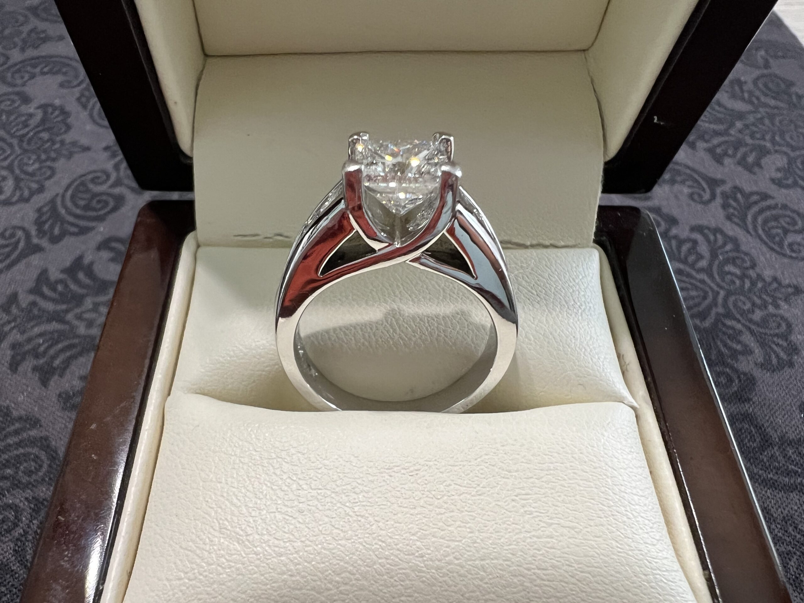 1.85 Carat H I1 Princess Natural Diamond Diamond Ring - Image 7