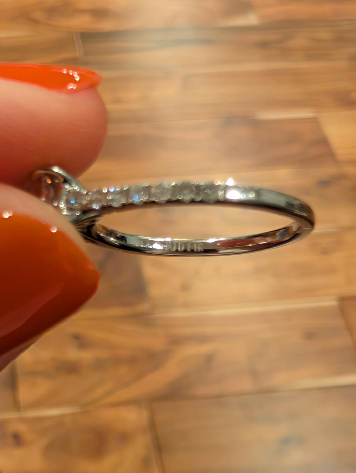 IGI 1.0 Carat E VS1 Round Lab Grown Diamond Ring - Image 6