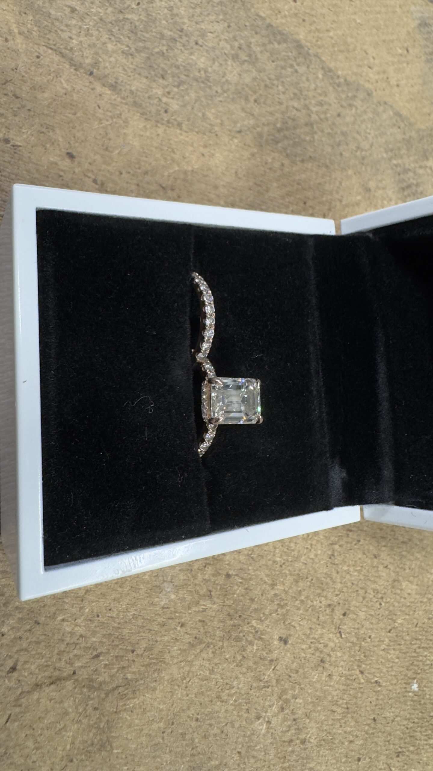 Not Sure/Unknown 3.01 Carat J VS1 Emerald Natural Diamond Diamond Ring - Image 19