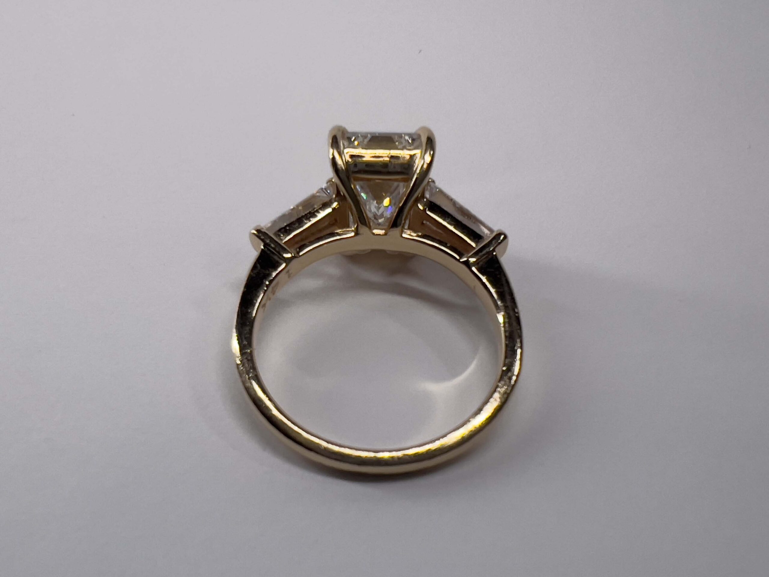 IGI 2.92 Carat G VVS2 Emerald Lab Grown Diamond Ring - Image 12