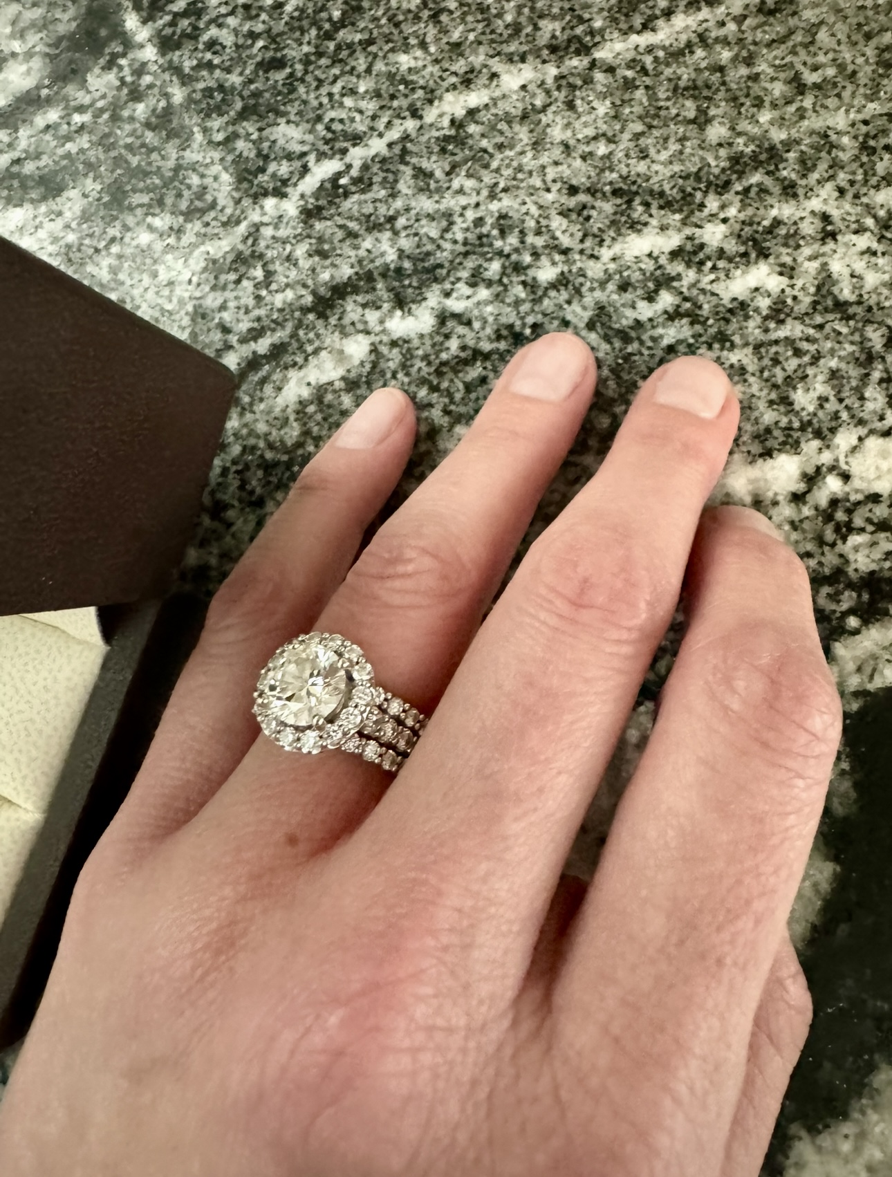 IGI 2.9 Carat F VS2 Round Lab Grown Diamond Ring - Image 3