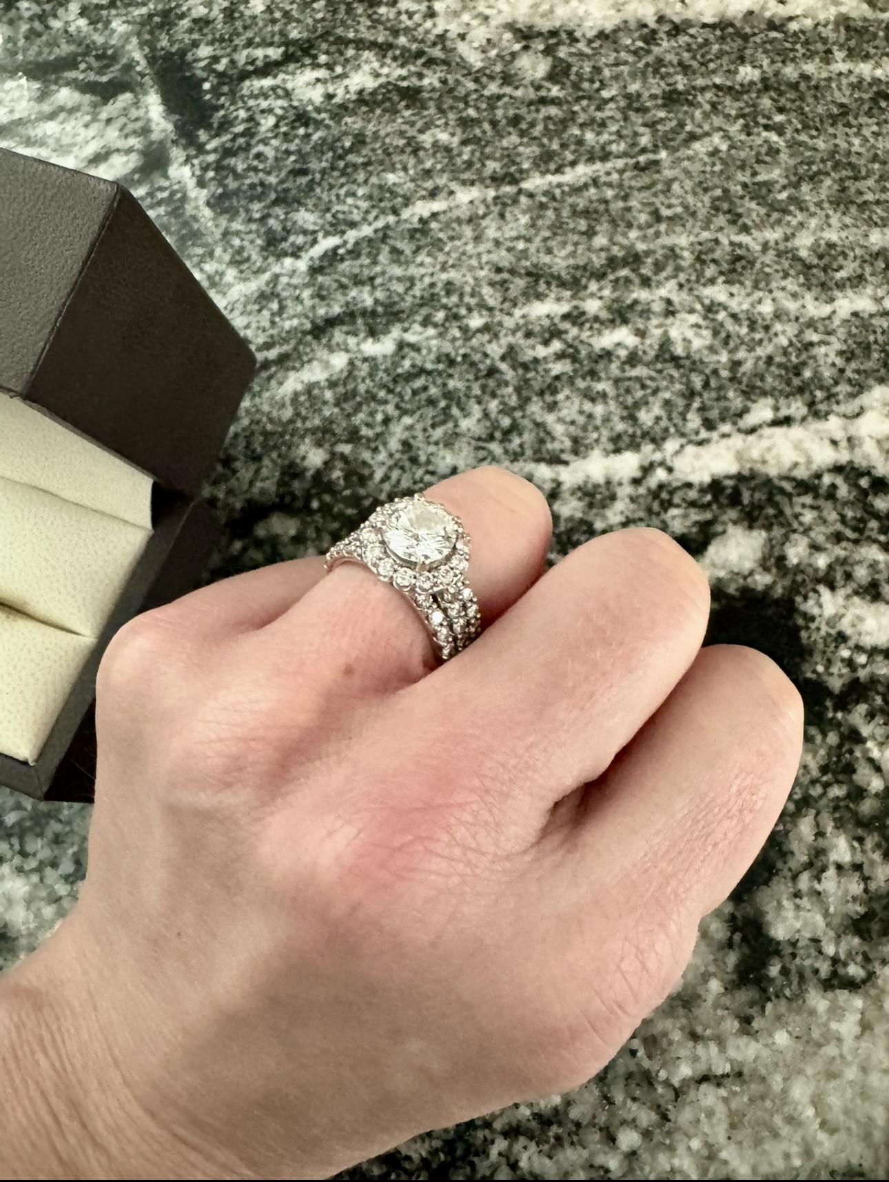 IGI 2.9 Carat F VS2 Round Lab Grown Diamond Ring - Image 5
