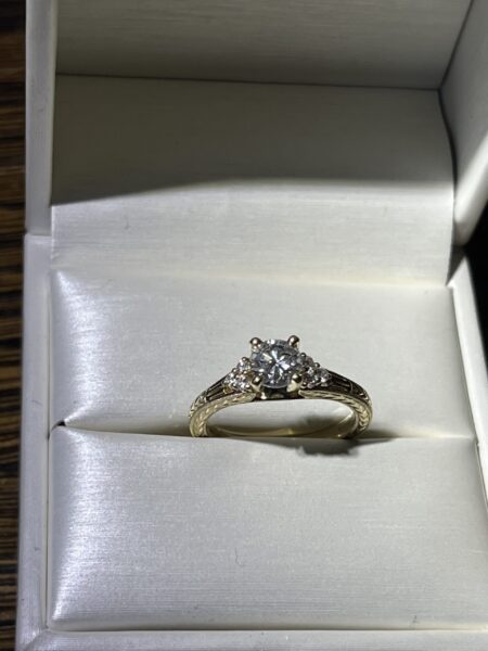 Not Sure/Unknown 0.72 Carat G VS1 Round Natural Diamond Diamond Ring
