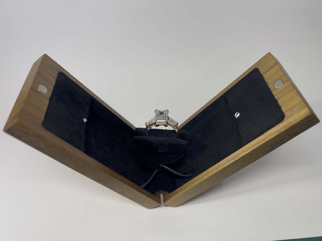 IGI 2.92 Carat G VVS2 Emerald Lab Grown Diamond Ring - Image 5