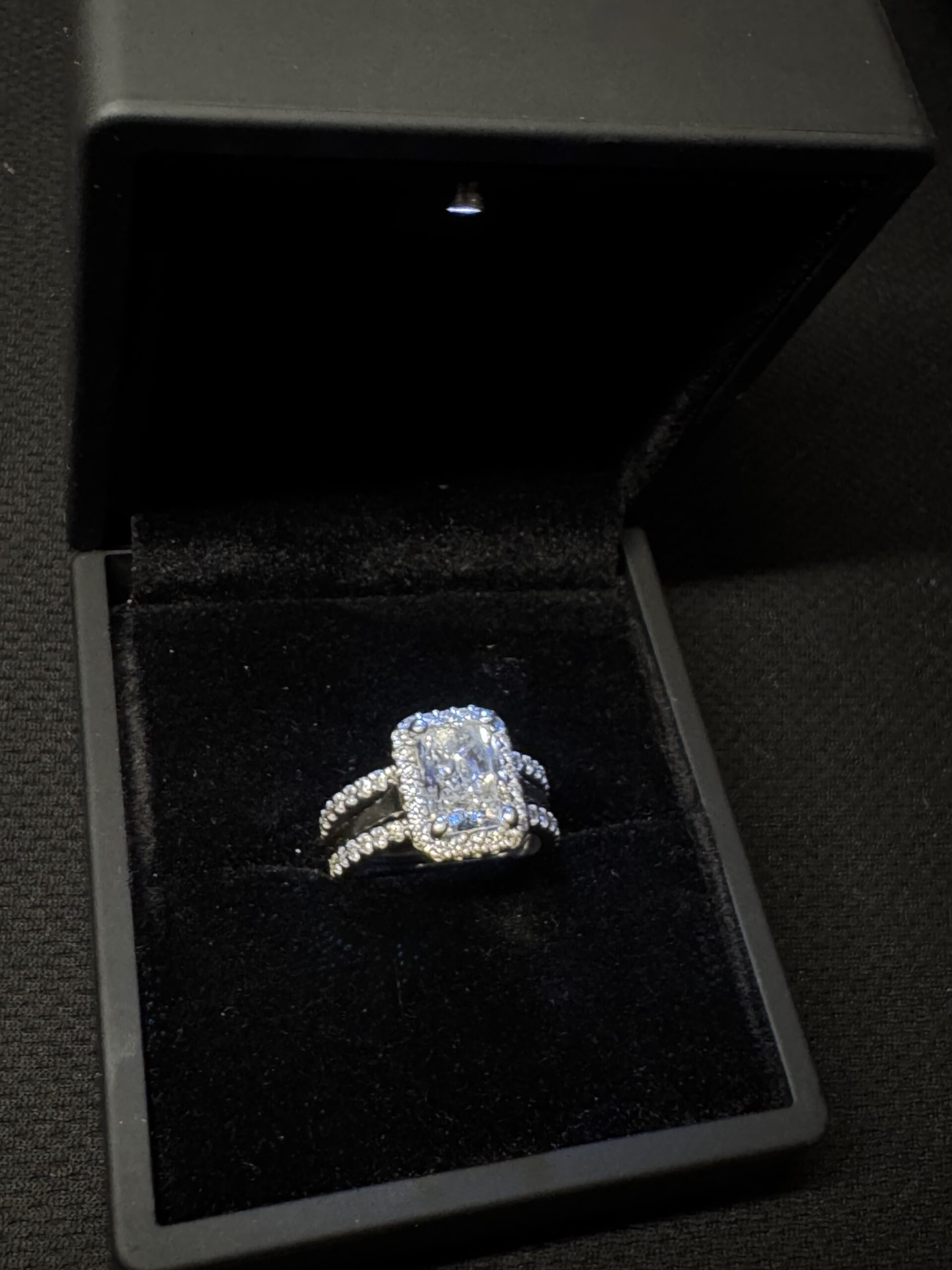 Not Sure/Unknown 2.45 Carat H VS1 Radiant Lab Grown Diamond Ring - Image 7