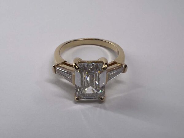 IGI 2.92 Carat G VVS2 Emerald Lab Grown Diamond Ring - Image 15