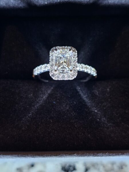 Not Sure/Unknown 1.5 Carat E VS2 Emerald Lab Grown Diamond Ring - Image 2