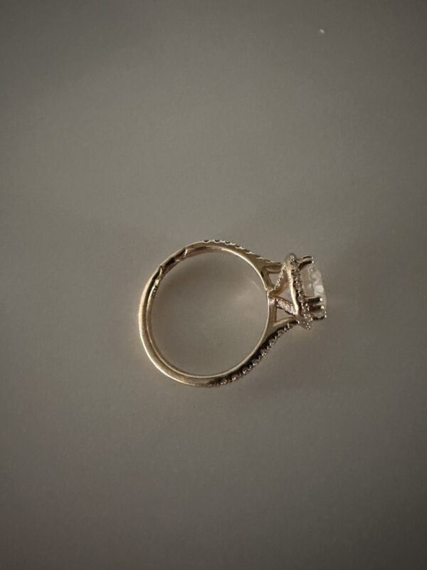 IGI 1.56 Carat F VS1 Round Lab Grown Diamond Ring - Image 4
