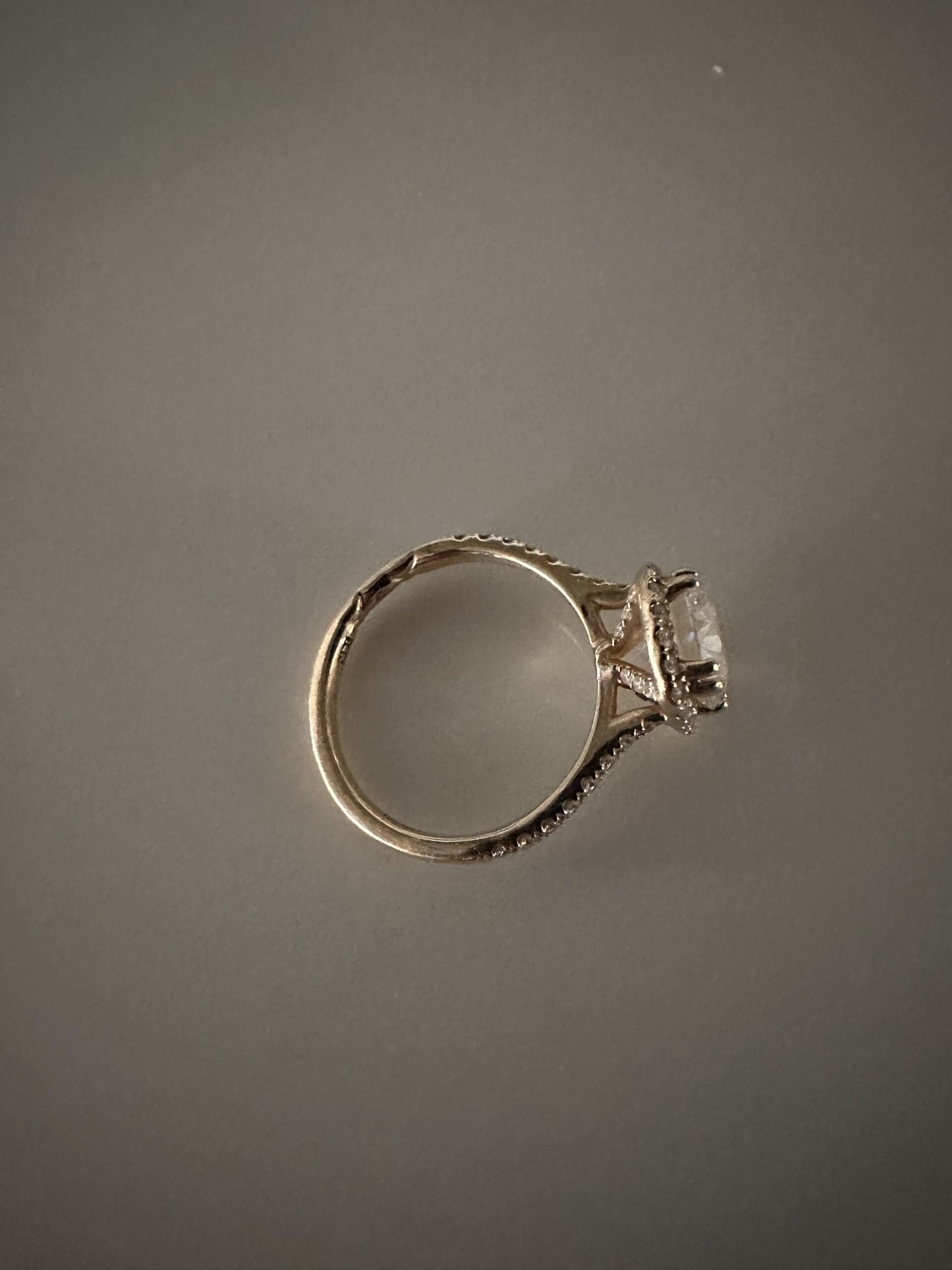 IGI 1.56 Carat F VS1 Round Lab Grown Diamond Ring - Image 4