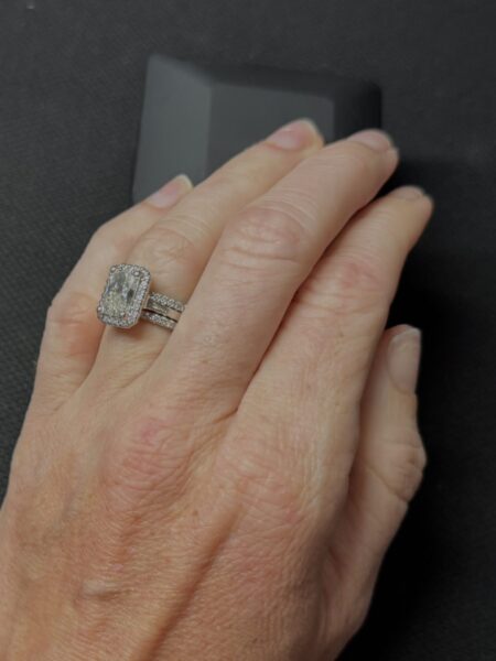 Not Sure/Unknown 2.45 Carat H VS1 Radiant Lab Grown Diamond Ring - Image 2