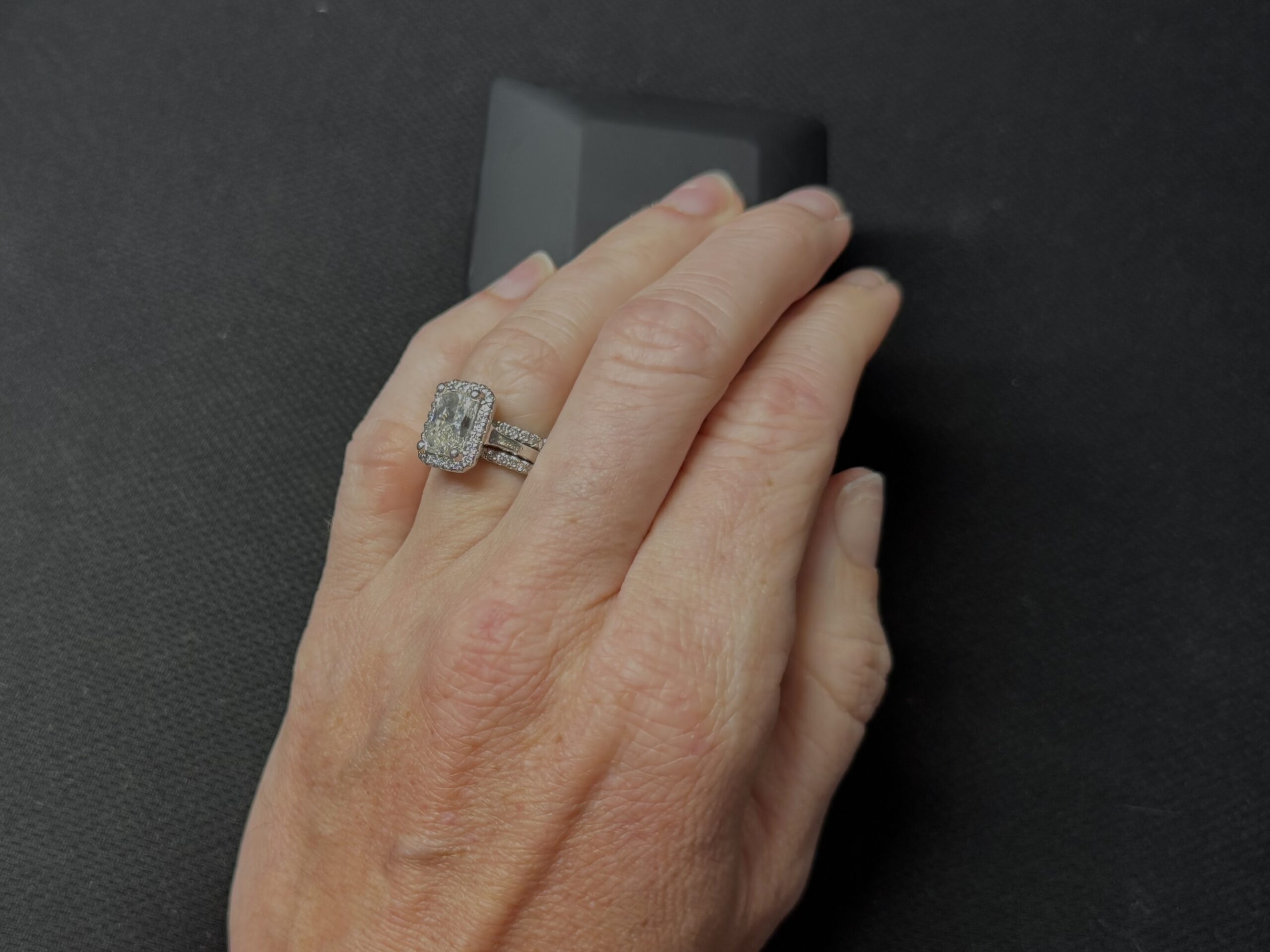 Not Sure/Unknown 2.45 Carat H VS1 Radiant Lab Grown Diamond Ring - Image 2