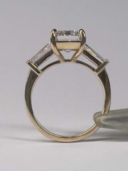 IGI 2.92 Carat G VVS2 Emerald Lab Grown Diamond Ring - Image 11