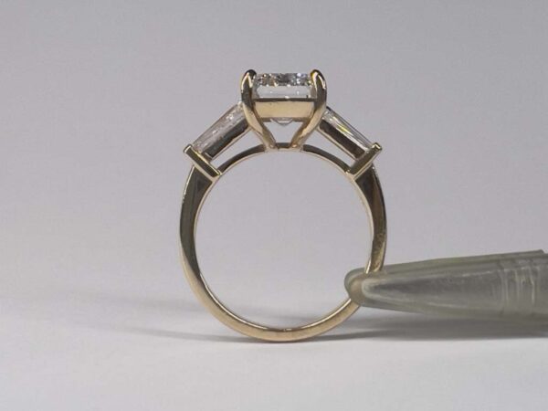 IGI 2.92 Carat G VVS2 Emerald Lab Grown Diamond Ring - Image 11