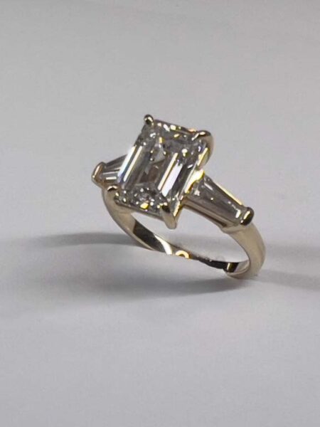 IGI 2.92 Carat G VVS2 Emerald Lab Grown Diamond Ring - Image 14