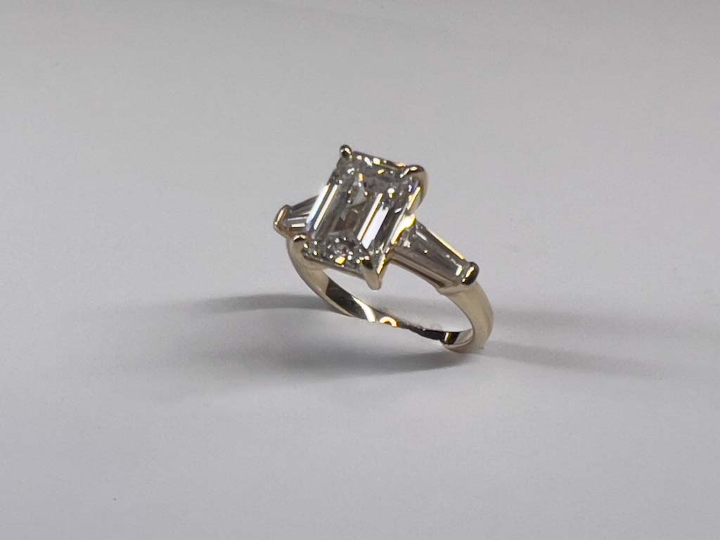IGI 2.92 Carat G VVS2 Emerald Lab Grown Diamond Ring - Image 14