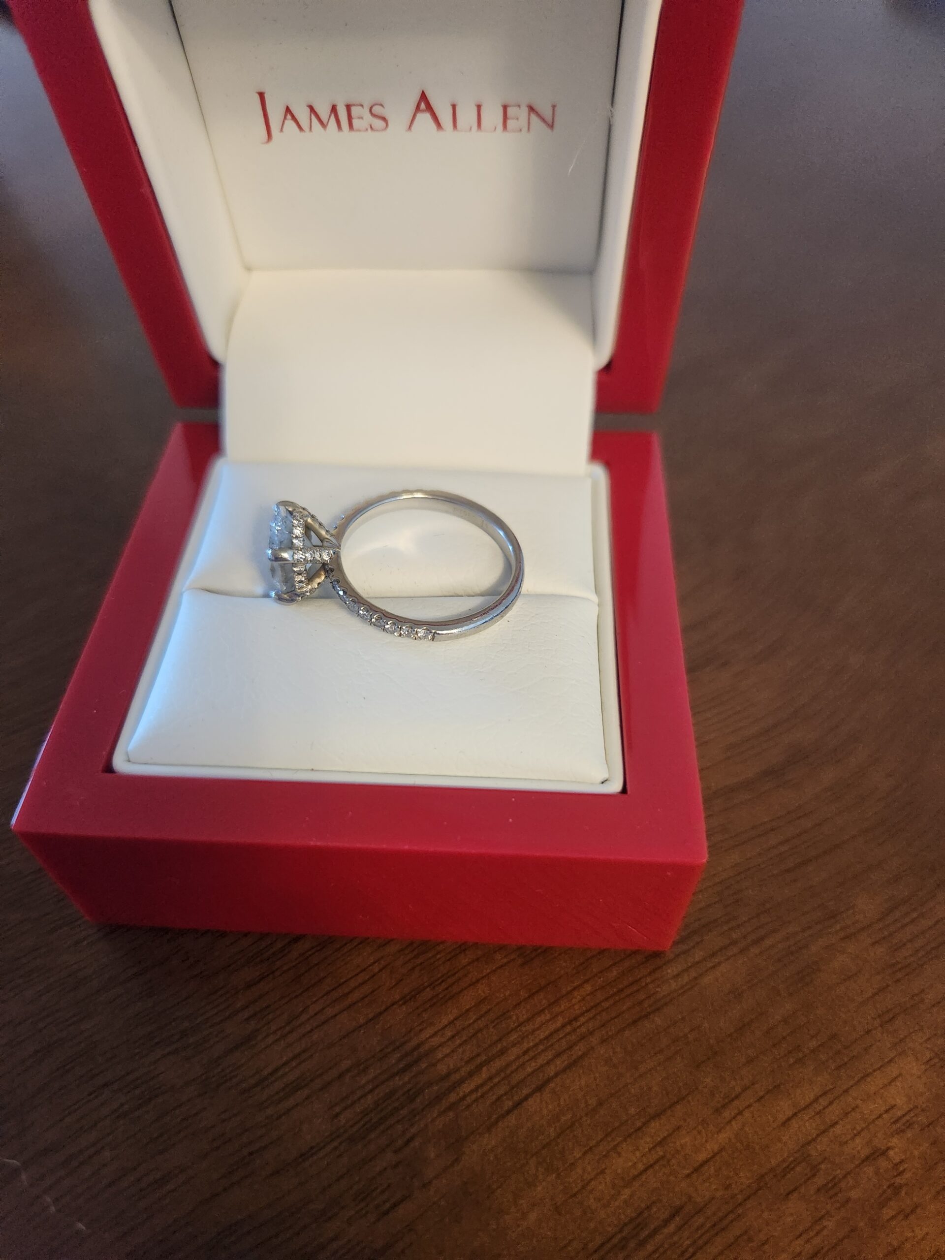 IGI 2.23 Carat F VVS2 Oval Lab Grown Diamond Ring - Image 5
