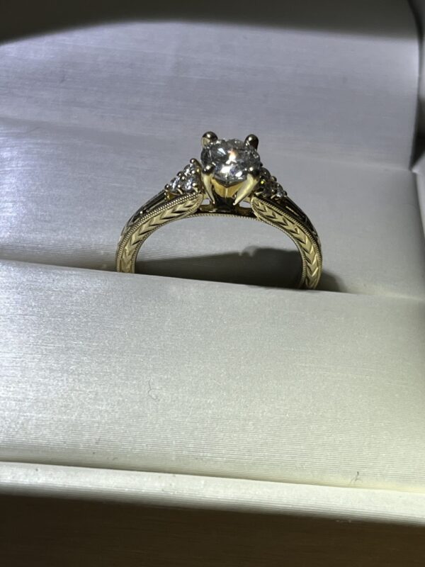 Not Sure/Unknown 0.72 Carat G VS1 Round Natural Diamond Diamond Ring - Image 3