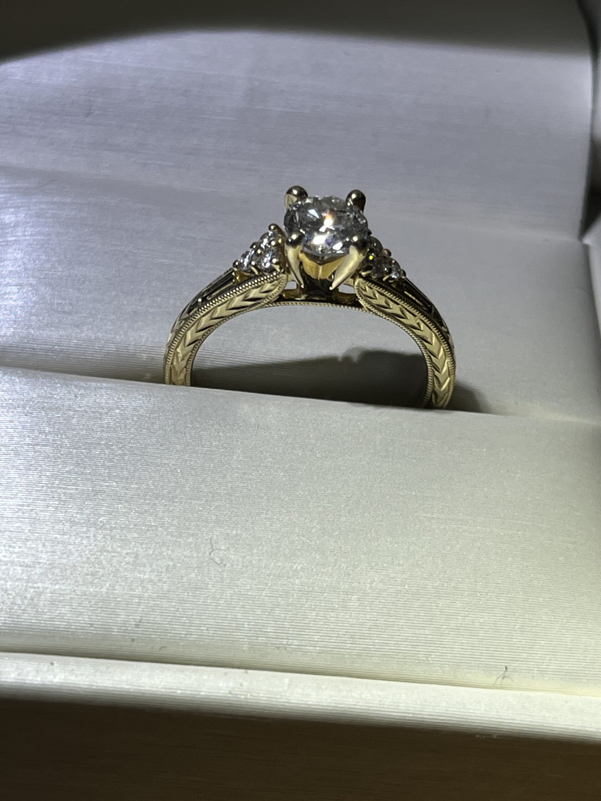 Not Sure/Unknown 0.72 Carat G VS1 Round Natural Diamond Diamond Ring - Image 3