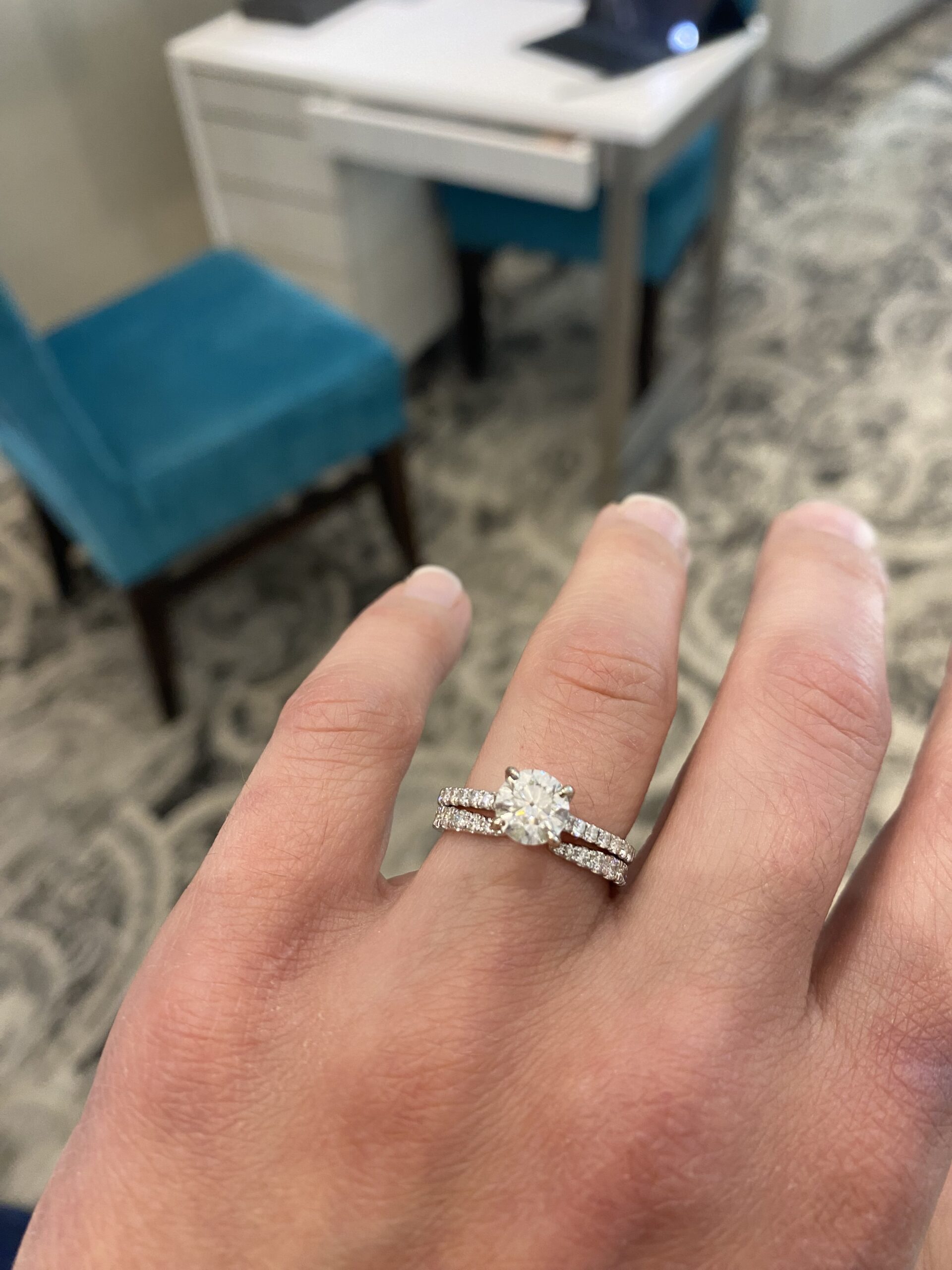 IGI 1.0 Carat E VS1 Round Lab Grown Diamond Ring - Image 8