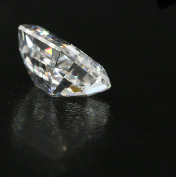 IGI 2.50 Carat G SI1 Emerald Lab Grown Diamond Loose Diamond - Image 4